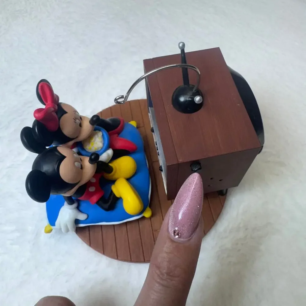 Hallmark Keepsake Ornament Mickey & Minnie Disney‎ TV Lights Sounds 2005